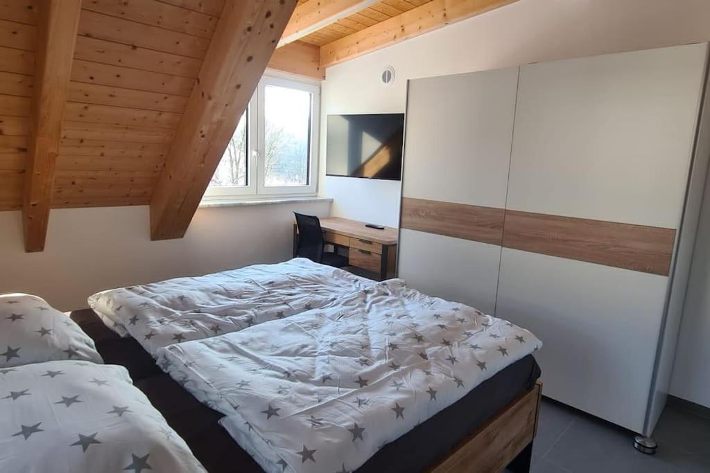 Moderne Ferienunterkunft/Wohnung Burgthann Extérieur photo