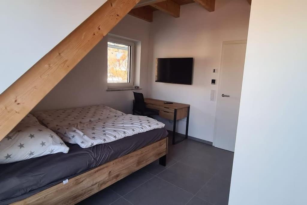 Moderne Ferienunterkunft/Wohnung Burgthann Extérieur photo